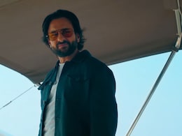 BTS Moments From The Song <i>Jaadu</i> From <i>Jewel Thief: The Heist Begins</i> With Saif Ali Khan BTS Moments From The Song <i>Jaadu</i> From <i>Jewel Thief: The Heist Begins</i> With Saif Ali Khan
