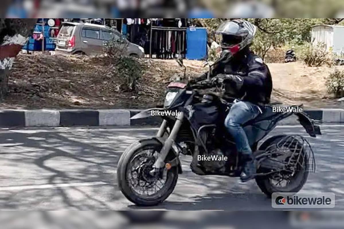 The KTM 390 SMC R gets a 230mm suspension, which the 390 Enduro misses out