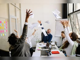 यहां हफ्ते में सिर्फ 4 दिन काम, 3 दिन छुट्टी...ये देश पहले से अपना चुके हैं 4 डे वर्क वीक सिस्टम यहां हफ्ते में सिर्फ 4 दिन काम, 3 दिन छुट्टी...ये देश पहले से अपना चुके हैं 4 डे वर्क वीक सिस्टम