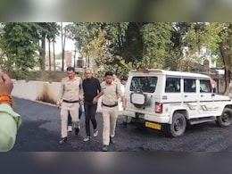 Fake Doctor In Jail : दमोह के चर्चित 'फर्जी डॉक्टर' की दलीलें नहीं आई काम, कोर्ट ने भेजा जेल तो बोला... Fake Doctor In Jail : दमोह के चर्चित 'फर्जी डॉक्टर' की दलीलें नहीं आई काम, कोर्ट ने भेजा जेल तो बोला...