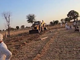 Rajasthan: कलेक्टर ने खुलवाया 25 साल से बंद डेढ़ किलोमीटर लंबा रास्ता, ग्रामीणों का विरोध... पुलिस को करनी पड़ी मशक्कत Rajasthan: कलेक्टर ने खुलवाया 25 साल से बंद डेढ़ किलोमीटर लंबा रास्ता, ग्रामीणों का विरोध... पुलिस को करनी पड़ी मशक्कत