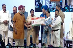 Delhi Launches Health Scheme: Chief Minister Rekha Gupta Distributes Ayushman Bharat Cards Delhi Launches Health Scheme: Chief Minister Rekha Gupta Distributes Ayushman Bharat Cards