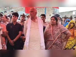 किरोड़ी लाल की तरफ से 10 लाख का मुआवजा, संविदा पर एक नौकरी... 32 घंटे बाद ग्रामीणों ने सड़क से उठाया शव किरोड़ी लाल की तरफ से 10 लाख का मुआवजा, संविदा पर एक नौकरी... 32 घंटे बाद ग्रामीणों ने सड़क से उठाया शव