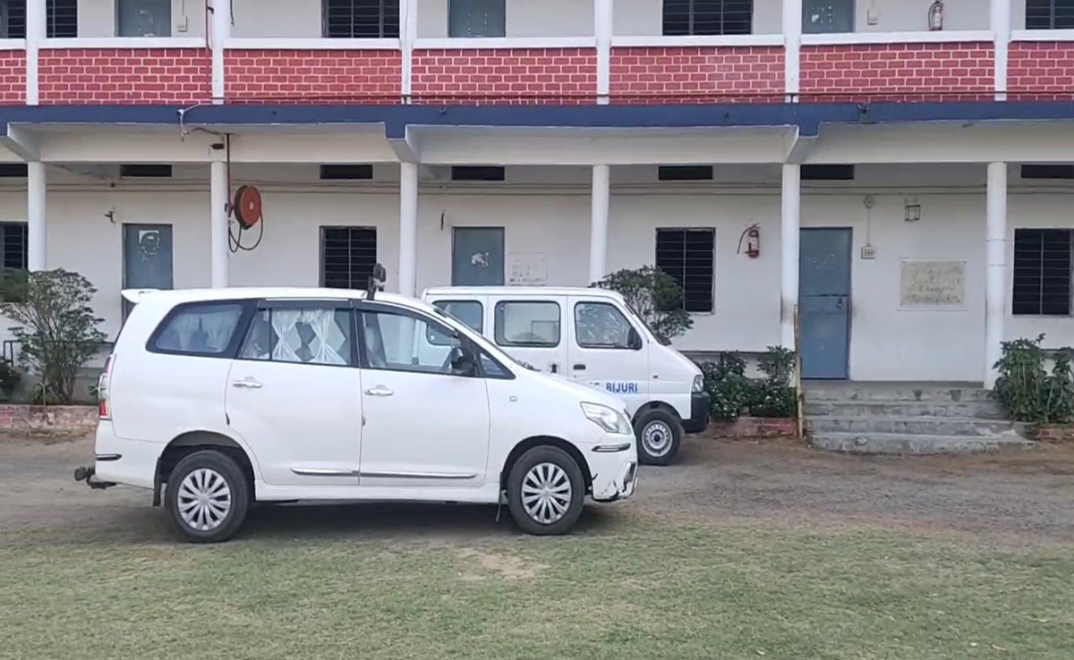 शिक्षा के मंदिर में मिली आपत्तिजनक सामाग्री! बाल संरक्षण आयोग की टीम ने मारा छापा, जानिए क्या है मामला?