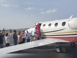 Rajasthan: झालावाड़ में बने रनवे पर पहले विमान ने किया टेक ऑफ, वसुंधरा राजे बोलीं- समुद्र होता तो क्रूज भी चला देते Rajasthan: झालावाड़ में बने रनवे पर पहले विमान ने किया टेक ऑफ, वसुंधरा राजे बोलीं- समुद्र होता तो क्रूज भी चला देते