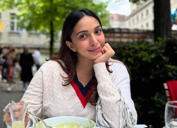 Kiara Advani's Babymoon Trip With Sidharth Malhotra Included Pizza, Macarons And More Kiara Advani's Babymoon Trip With Sidharth Malhotra Included Pizza, Macarons And More