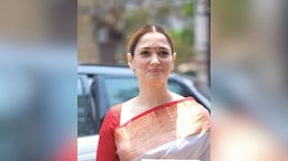 Tamannaah Bhatia Adds A <i>Gajra</i> To Her Pure Silk Saree For A Desi Day Out