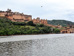 Rajasthan Weather : भीषण गर्मी के बाद राहत भरी बारिश से गिरा तापमान, IMD ने 16 जिलों के लिए जारी किया येलो अलर्ट Rajasthan Weather : भीषण गर्मी के बाद राहत भरी बारिश से गिरा तापमान, IMD ने 16 जिलों के लिए जारी किया येलो अलर्ट