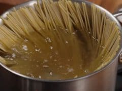 Why Do Italians Never Break Their Spaghetti, According To A Chef Why Do Italians Never Break Their Spaghetti, According To A Chef