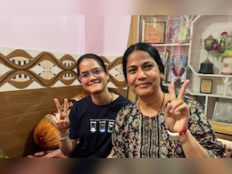 Topper Success Story: उत्तराखंड बोर्ड 12वीं की टॉपर अनुष्का राणा बनना चाहती हैं डॉक्टर, इस तरह से करती थी पढ़ाई Topper Success Story: उत्तराखंड बोर्ड 12वीं की टॉपर अनुष्का राणा बनना चाहती हैं डॉक्टर, इस तरह से करती थी पढ़ाई
