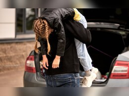 ताबड़तोड़ गोलियां चलाते हुए आधीरात को घर के अंदर घुसे, फिर नाबालिग लड़की को उठाकर ले गए बदमाश 