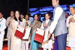 Delhi Government Signs Pact With Centre To Implement Ayushman Bharat Scheme Delhi Government Signs Pact With Centre To Implement Ayushman Bharat Scheme