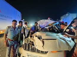 Road Accident News: पहले डिवाइडर किया पार, फिर कंटेनर से जा भिड़ी... सांवरिया सेठ जा रहे चार की मौत Road Accident News: पहले डिवाइडर किया पार, फिर कंटेनर से जा भिड़ी... सांवरिया सेठ जा रहे चार की मौत