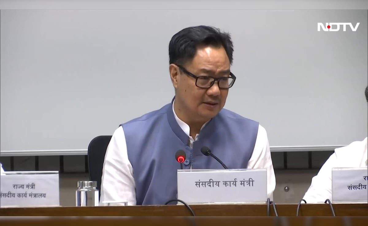 Kiren Rijiju за това защо Центърът ще бъде принуден да прокара сметки на фона на протестите на парламента 