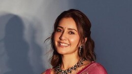 Watch: Raashii Khanna Makes Lip-Smacking Dal Chilla For Lunch On The Sets Of <i>Telusu Kada</i>