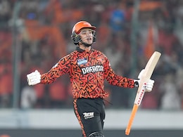 IPL में ऐतिहासिक शतक के बाद अभिषेक शर्मा ने दिखाई पर्ची, जानें क्या लिखा था