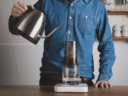 Cafe जैसी Coffee बनाने के लिए इन शानदार Pro Tips का करें यूज़, साथ ही पाएं Coffee Makers पर अफोर्डेबल डील्स
