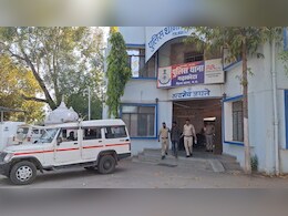 गाली गलौज करने से मना किया तो शराबी ने नाबालिग पर शराब छिड़क कर लगा दी आग गाली गलौज करने से मना किया तो शराबी ने नाबालिग पर शराब छिड़क कर लगा दी आग
