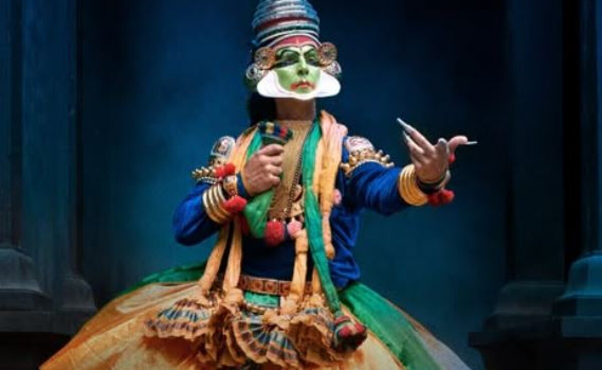 Akshay Kumar, Dressed As Kathakali Dancer, Intrigues Fans