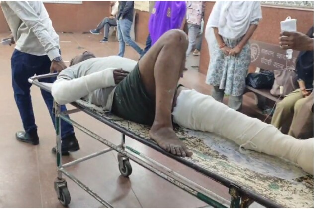 कोटा में रोड रोज के दौरान बीच बचाव करने आए शख्स के हाथ व पैर बदमाशों ने तोड़ दिए.