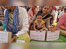 संविदा कर्मचारियों की भूख हड़ताल स्वास्थ्य सेवाएं ठप, सरकार से कर रहे ये मांग संविदा कर्मचारियों की भूख हड़ताल स्वास्थ्य सेवाएं ठप, सरकार से कर रहे ये मांग