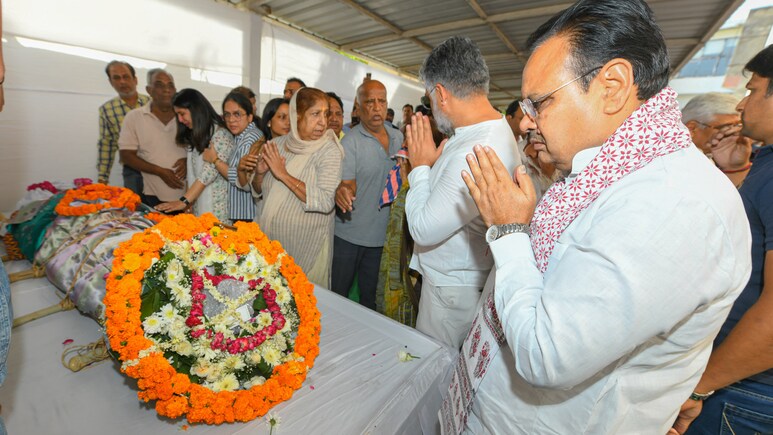 Pahalgam Terrorist Attack: "खून के एक-एक कतरे का ह‍िसाब होगा", नीरज उधवानी की अंत‍िम व‍िदाई में पहुंचे सीएम भजनलाल का बड़ा बयान