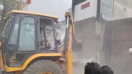 Rajasthan: नगर परिषद की बुलडोजर कार्रवाई, कलेक्टर बोले- कितना भी रसूखदार हो, अतिक्रमण किया तो होगी कार्रवाई