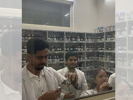 Rajasthan: होम्योपैथी के जनक डॉ. हैनिमैन की मनाई गई जयंती, सभी लोगों ने दी भावभीनी श्रद्धांजलि Rajasthan: होम्योपैथी के जनक डॉ. हैनिमैन की मनाई गई जयंती, सभी लोगों ने दी भावभीनी श्रद्धांजलि