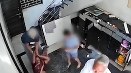 विवाहित महिलेकडून सासूला बेदम मारहाण, नवऱ्याला सोडलं नाही, Video पाहून अंगावर येईल काटा