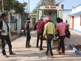 Bear Attack Death: महुआ बीनने गए 42 वर्षीय आदिवासी पर भालू ने किया हमला, मौके पर ही हो गई मौत Bear Attack Death: महुआ बीनने गए 42 वर्षीय आदिवासी पर भालू ने किया हमला, मौके पर ही हो गई मौत