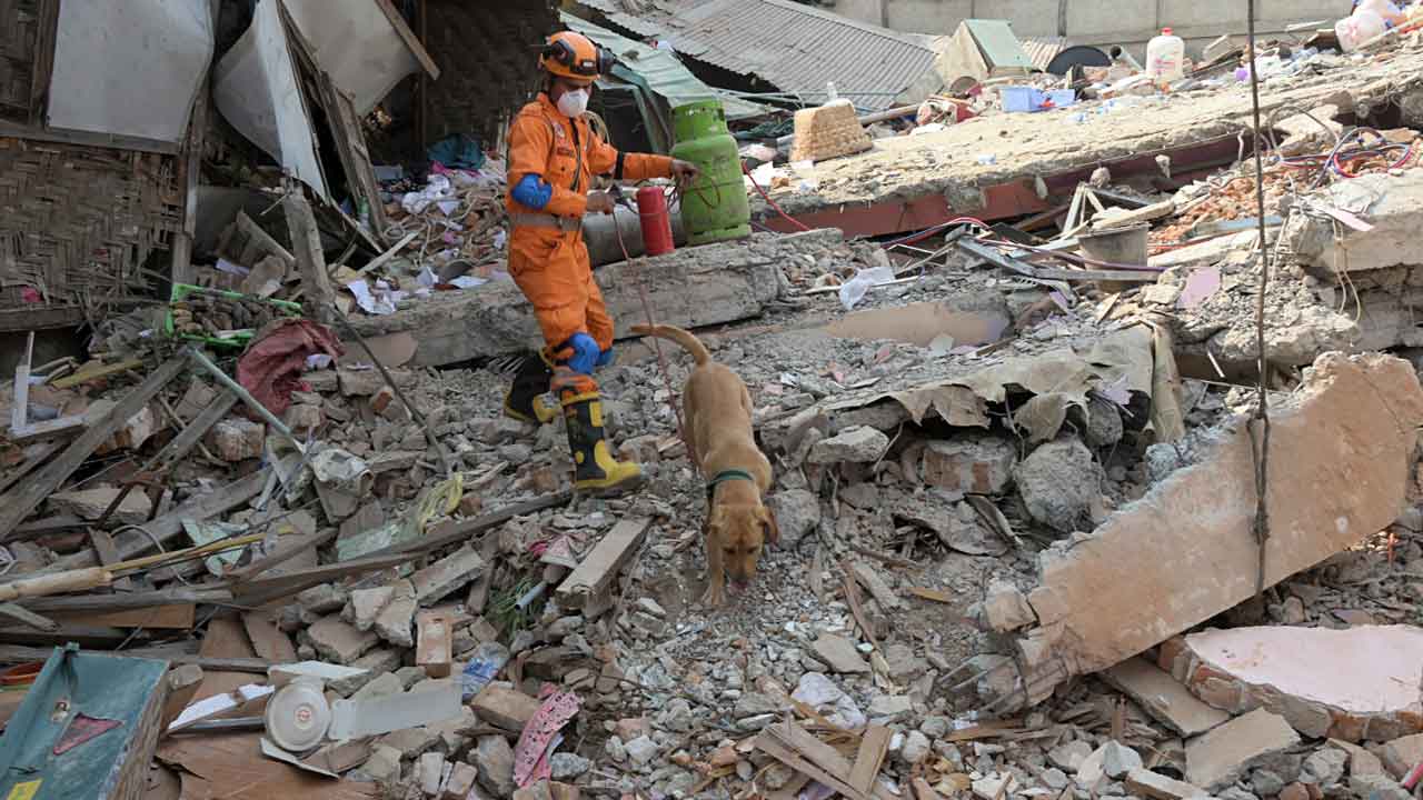 Myanmar Earthquake: 3000+ Dead, Man Pulled Alive After 125 Hours | Thailand Quake