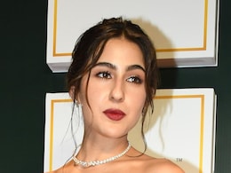 Sara Ali Khan Is A Beauty In A Black Strapless Gown And Bold Red Lips Sara Ali Khan Is A Beauty In A Black Strapless Gown And Bold Red Lips