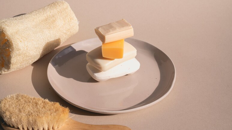 न होगी स्किन ड्राई, गर्मी में मिलेगी त्वचा को फ्रेशनेस, पर घर लाने होंगे ये शानदार साबुन न होगी स्किन ड्राई, गर्मी में मिलेगी त्वचा को फ्रेशनेस, पर घर लाने होंगे ये शानदार साबुन