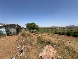 Banswara: खनन माफिया ने खोद दिया पूरा पहाड़, स्कूल के चारों ओर बन गई खाई, 300 बच्चों पर मंडरा रहा खतरा! Banswara: खनन माफिया ने खोद दिया पूरा पहाड़, स्कूल के चारों ओर बन गई खाई, 300 बच्चों पर मंडरा रहा खतरा!