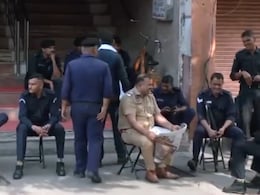 Jaipur Jama Masjid: जयपुर की जामा मस्जिद के बाहर STF के जवान तैनात, देर रात भारी हंगामे के बाद अलर्ट मोड पर पुलिस Jaipur Jama Masjid: जयपुर की जामा मस्जिद के बाहर STF के जवान तैनात, देर रात भारी हंगामे के बाद अलर्ट मोड पर पुलिस