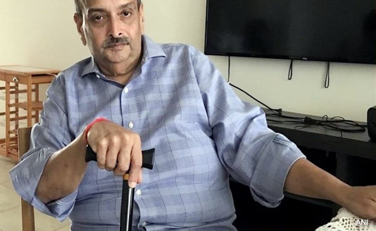 Mumbai Изящна индийски бизнесмен Мехул Чокси поддръжка в апартаменти в