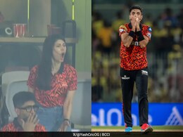Watch: Kavya Maran Loses Her Cool As Harshal Patel Drops Sitter, Social Media Stunned Watch: Kavya Maran Loses Her Cool As Harshal Patel Drops Sitter, Social Media Stunned