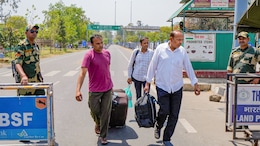 Kashmir Terror Attack : पाकिस्तानी नागरिकांना भारत सोडावाच लागेल, आज शेवटचा दिवस; आतापर्यंत किती जण हद्दपार?