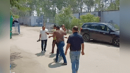 Viral Video: भाजपा नेता की गुंडागर्दी हुई वायरल, दफ्तर में घुसकर एसईसीएल अधिकारी को पीटा