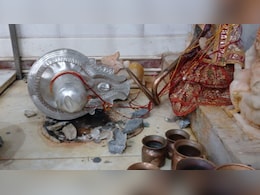 Rajasthan: सीकर के बालवीर हनुमान मंदिर में मूर्ति तोड़े जाने से बवाल, स्थानीय लोग धरने पर बैठे Rajasthan: सीकर के बालवीर हनुमान मंदिर में मूर्ति तोड़े जाने से बवाल, स्थानीय लोग धरने पर बैठे