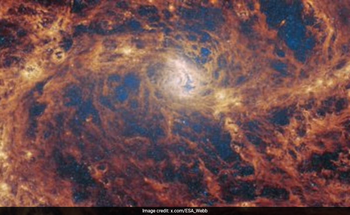 След десетилетия усилия астрономите са открили доказателства предполагащи свръхмасивна черна