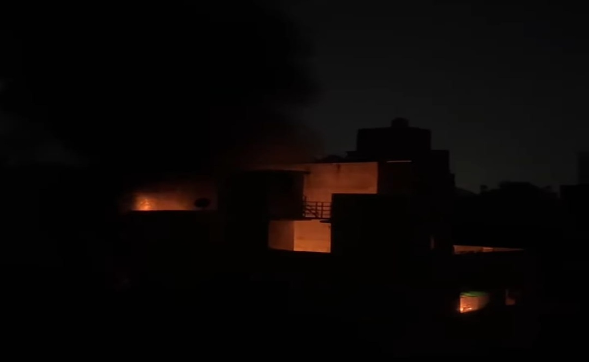 ग्वालियर की धागा फैक्ट्री में लगी भीषण आग, मल्टी में रहने वालों ने ऐसे बचाई जान