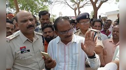 जनता को हलके में न लें साहब! छत्तीसगढ़ में नाराज गांव वालों ने इस वजह से सरकारी अफसर को बना लिया बंधक