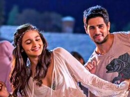 What Karan Johar Asked Raveena Tandon Before Using Her Name In The Song <i>Kar Gayi Chull</i>