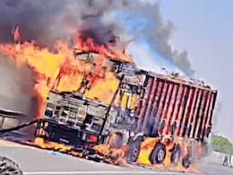 Rajasthan: पुल पर आग से धधकते ट्रक में घुसा दंपति सवार बाइक, पति की मौत... पत्नी बुरी तरह घायल