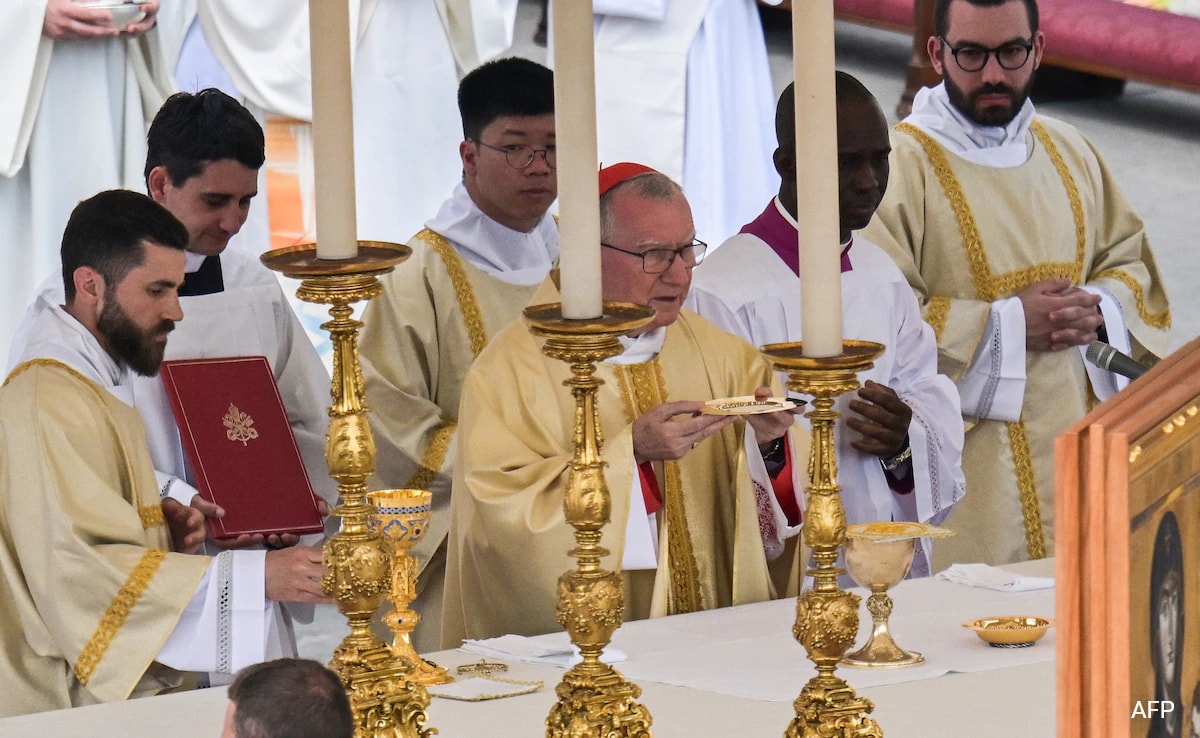 Подправен дипломат който е работил с папа Франциск в продължение