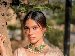 Iqra Aziz Adds Glossy Lips To A Dewy Base For Eid 2025 Iqra Aziz Adds Glossy Lips To A Dewy Base For Eid 2025
