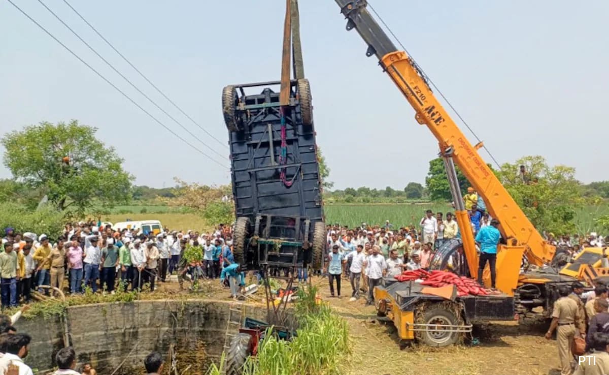 Чхатрапати Самхаджинагар Седем жени работници двама от тях на 18