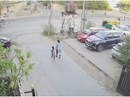 जोधपुर में हिट एंड रन: कार ड्राइवर ने मां के साथ जा रही बच्ची को मारी टक्कर, हालत नाजुक जोधपुर में हिट एंड रन: कार ड्राइवर ने मां के साथ जा रही बच्ची को मारी टक्कर, हालत नाजुक