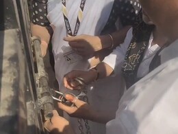 Neemuch News: नए कोर्ट परिसर में वकीलों ने जड़ दिया ताला, सुविधाओं के अभाव का किया विरोध प्रदर्शन